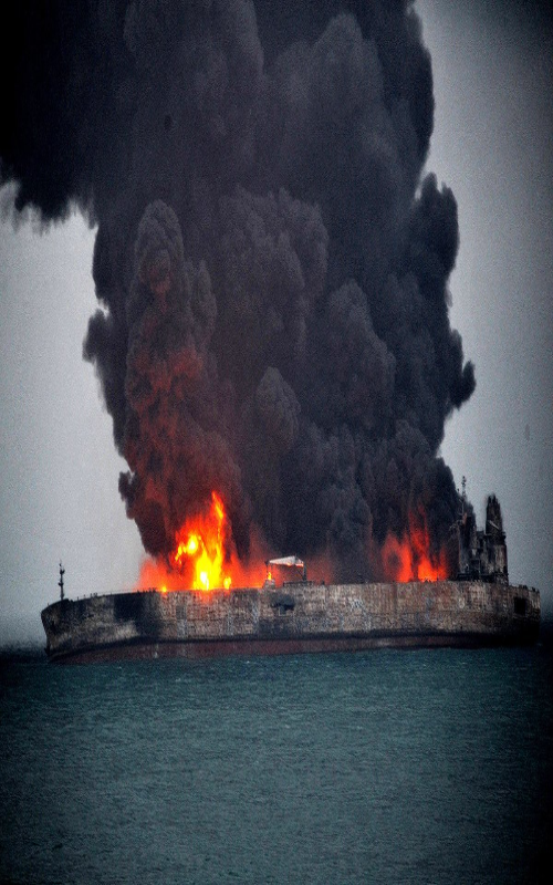 شناسایی دو لکه نفتی از سانحه سانچی در دریای چین