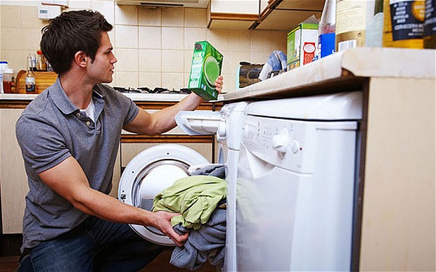 چرا بهتر است خانه‌تکانی را مردها انجام دهند؟