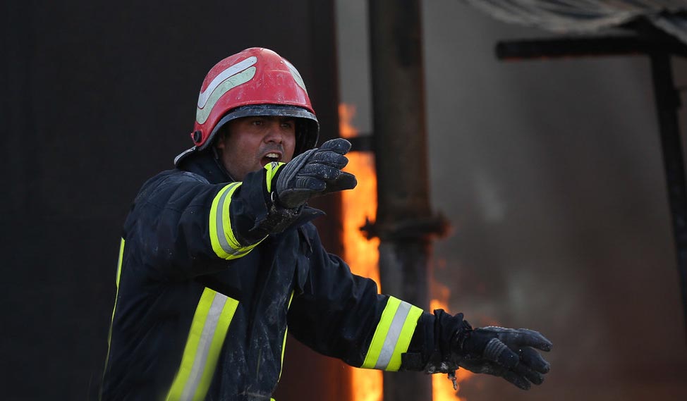 گزارش تصویری/امدادرسانی به حادثه آتش سوزی قم